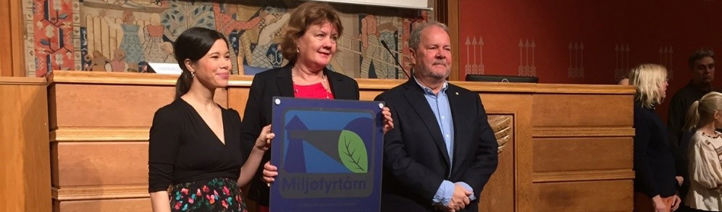 Byråd Lan Marie Nguyen Berg overrakte plaketten.
